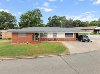 1007 NW 7th St, Lindsay, OK 73052