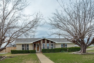 3800 Brookdale Rd, Benbrook, TX 76116