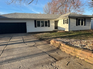 15 E Mission St, Marshall, MO 65340