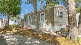 529 Forest Park, Middletown, RI 02842