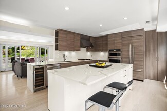 28 Center Dr, Old Greenwich, CT 06870