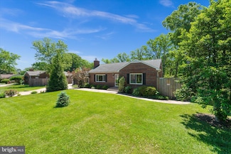 5611 Dawes Ave, Alexandria, VA 22311