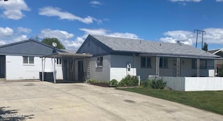 5205 Oahu Ln, Yakima, WA 98908