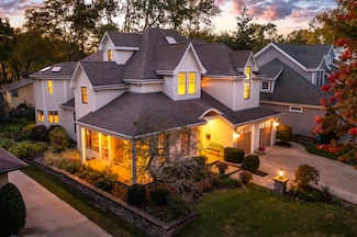 655 Sunset Dr, Naperville, IL 60540