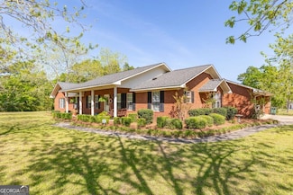 301 Willow Dr, Glennville, GA 30427