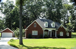 24 Golden Oak Dr, Trinity, AL 35673
