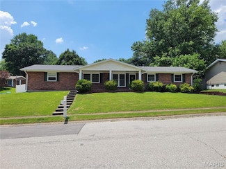 3025 Sherwood Ln, Saint Charles, MO 63301