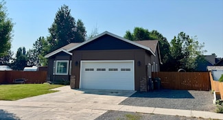 5168 Regency Dr, Klamath Falls, OR 97603