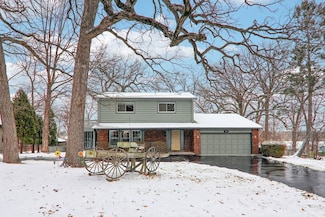 4919 Darlene Dr, Gurnee, IL 60031