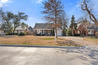 1102 Bedford Dr, Nichols Hills, OK 73116