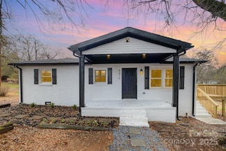 5674 Alan D Good Ln, Conover, NC 28613