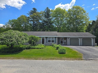83 Clover Ln, Auburn, ME 04210