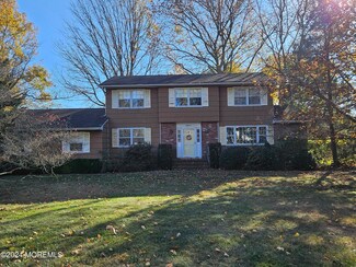 18 Rolling Knolls Dr, Middletown, NJ 07748