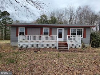 726 Courthouse Dr, Saluda, VA 23149
