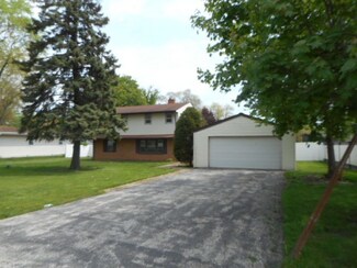 4N327 7th Ave, Addison, IL 60101
