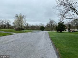 228 Sandoeshire Ln, Chambersburg, PA 17201