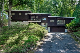 25 Canterbury Rd, Woburn, MA 01801