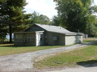 5084 E Boy Scout Rd, Saint Anne, IL 60964