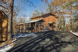 624 Country Oaks Dr, Pigeon Forge, TN 37863