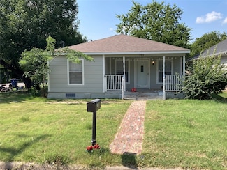 301 Lake Park Ave, Waxahachie, TX 75165