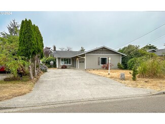 1035 7th St, Florence, OR 97439