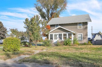 320 S 3rd Ave W, Newton, IA 50208