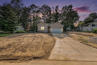433 Carpenter Ave NW, Grand Rapids, MI 49504