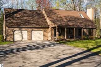 9750 Amidon Dr, Traverse City, MI 49685