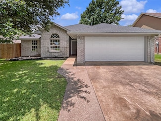 122 Driftwood Ln, Waxahachie, TX 75165
