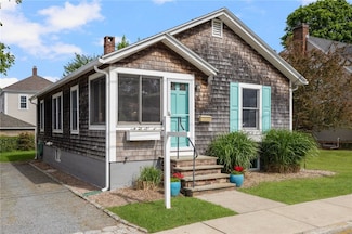 10 Curry Ave, Newport, RI 02840