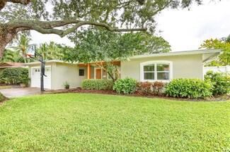 894 Rafael Blvd NE, Saint Petersburg, FL 33704