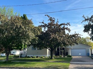 314 W Chestnut St, Harpers Ferry, IA 52146