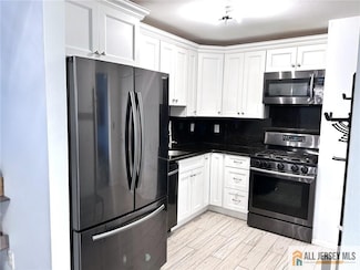 532 Cricket Ln, Woodbridge, NJ 07095