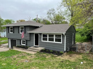2015 NE Englewood Rd, Kansas City, MO 64118