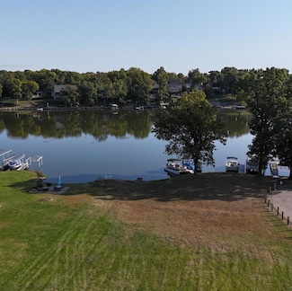 1 Holiday Dr, Somonauk, IL 60552