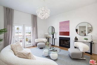 11913 Laurelwood Dr Unit 7, Studio City, CA 91604
