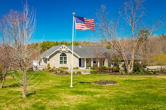 947 Beach Rd, Lincolnville, ME 04849
