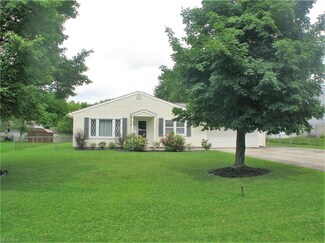 15692 Elmwood St, Middlefield, OH 44062
