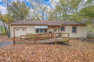 7107 Outlook St, Overland Park, KS 66204
