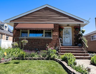8805 S California Ave, Evergreen Park, IL 60805
