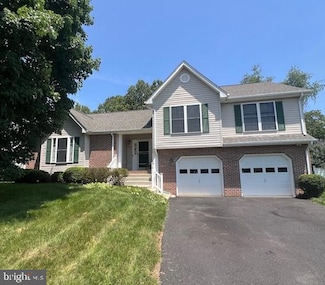 2011 Sierra Dr, Fredericksburg, VA 22405