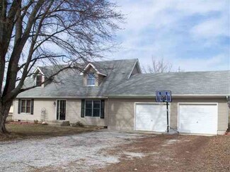 9232 E Hiawatha Rd, Cromwell, IN 46732