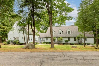 49 Glengarry Dr, Stratham, NH 03885