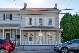 32 S York St, Etters, PA 17319