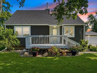 220 E Southview Rd, Fairfax, IA 52228