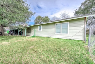 701 Alamo St, El Campo, TX 77437