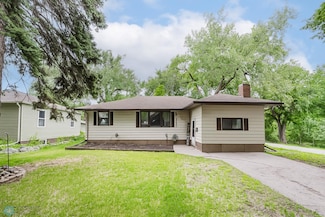 1630 12th Ave S, Fargo, ND 58103