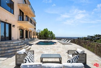 8027 Floral Ave, Los Angeles, CA 90046