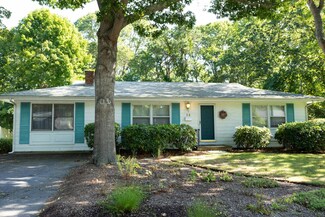 28 Crooked Pond Rd, Hyannis, MA 02601