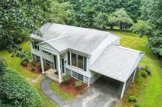 112 Leverett Rd, Amherst, MA 01002